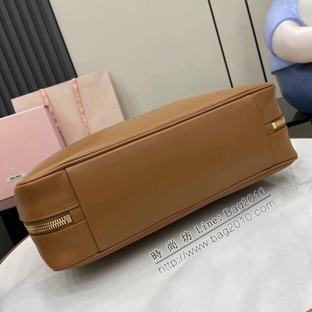 MIU MIU專櫃繆繆最新款Beau手袋原廠皮手提公事包 jh2656型號：5BB117，5BB163
